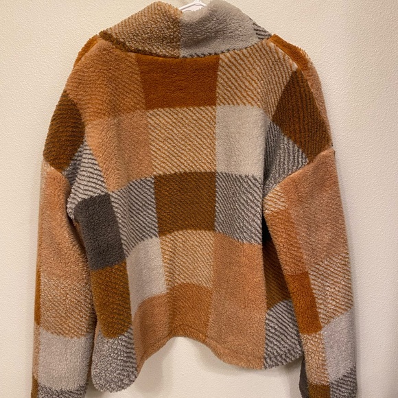 medium thread&suppy shacket - Picture 2 of 2